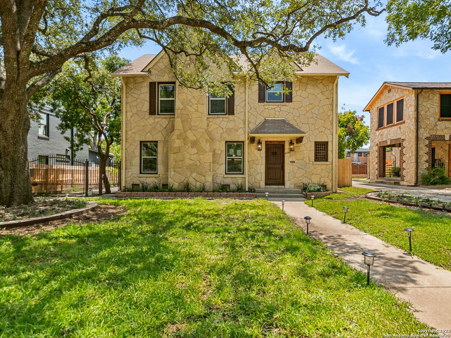 438 THELMA DR