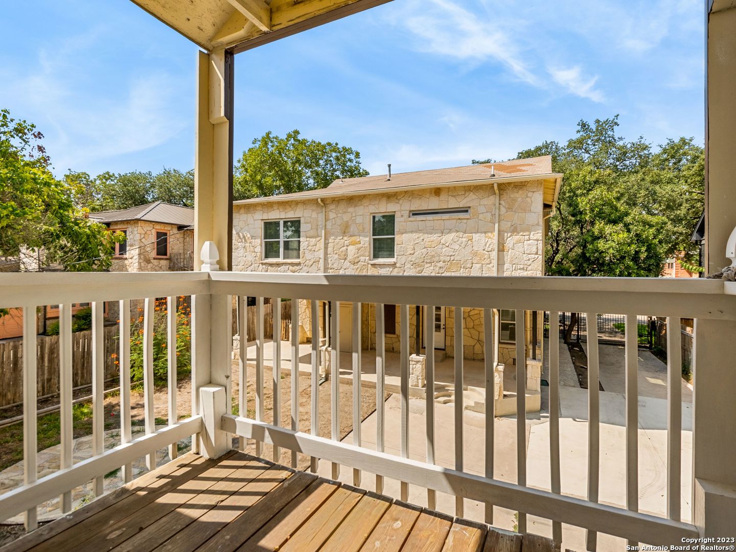 438 THELMA DR