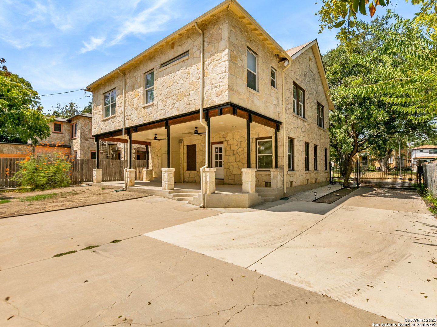438 THELMA DR