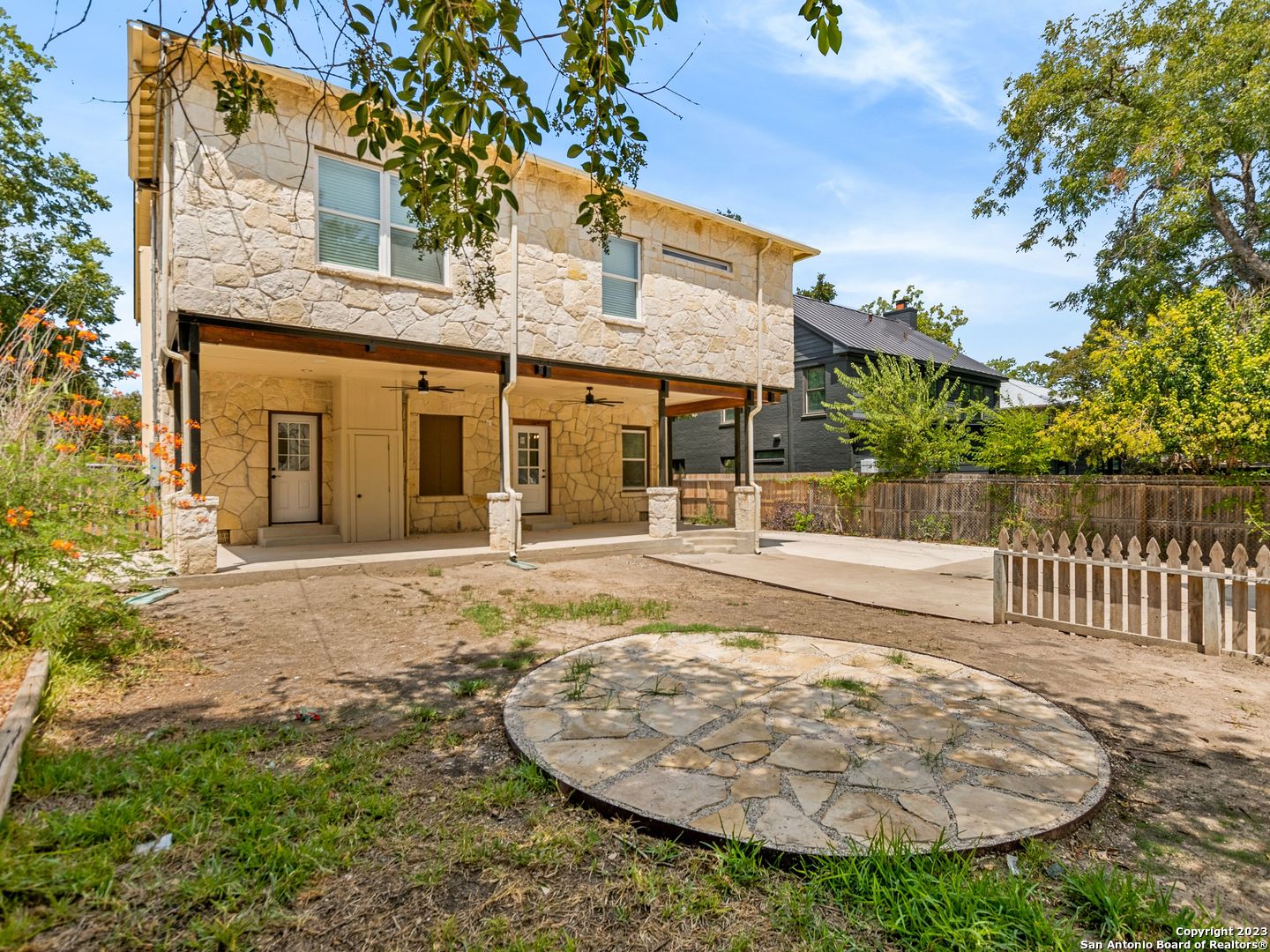 438 THELMA DR