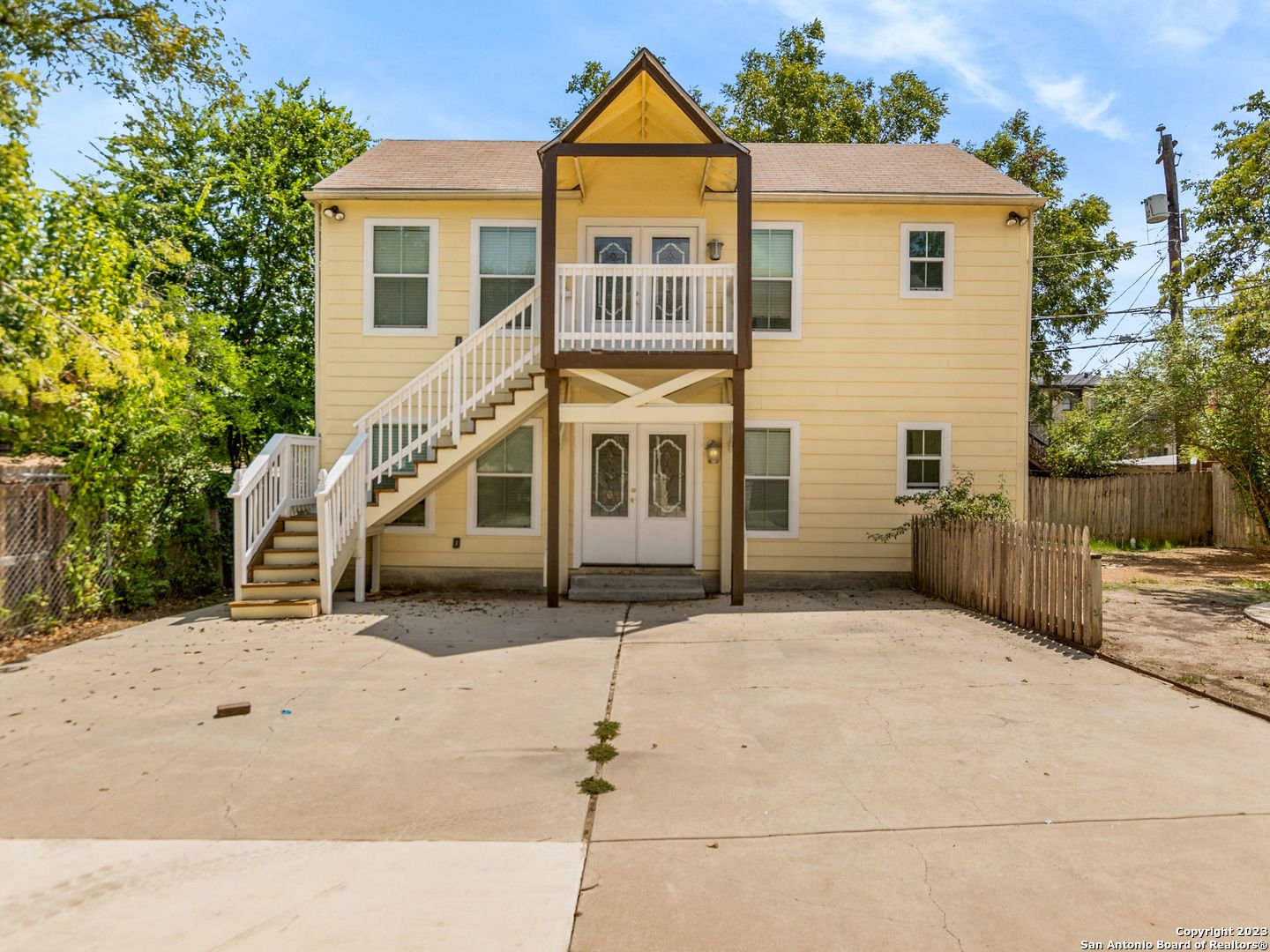 438 THELMA DR