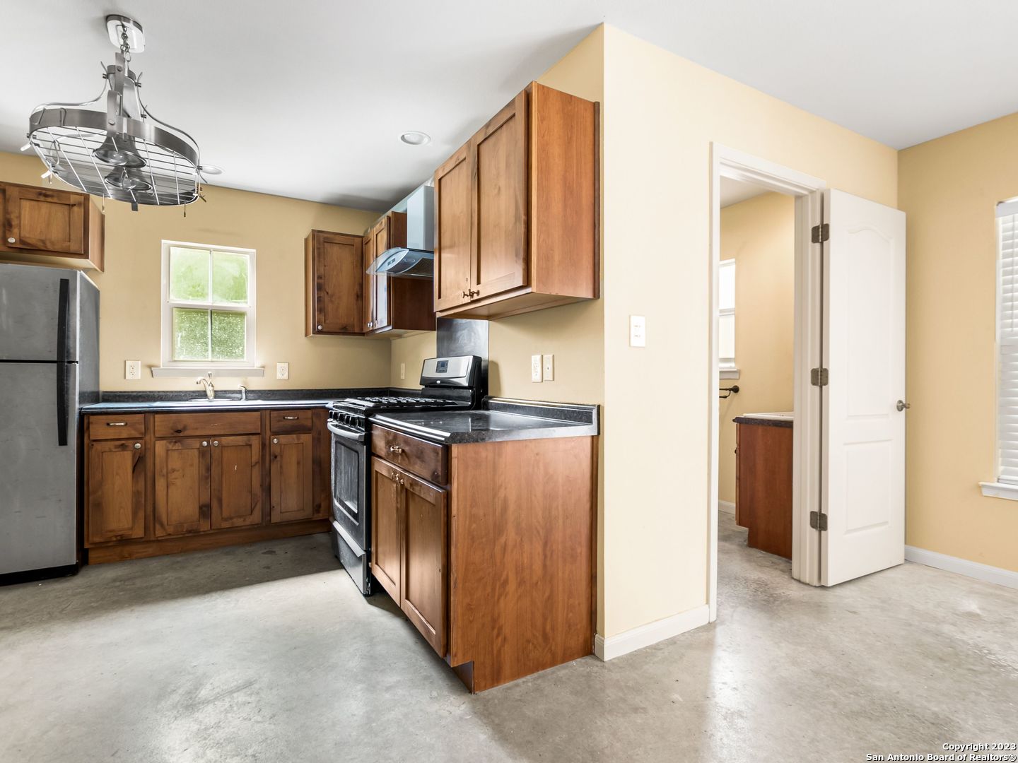 438 THELMA DR