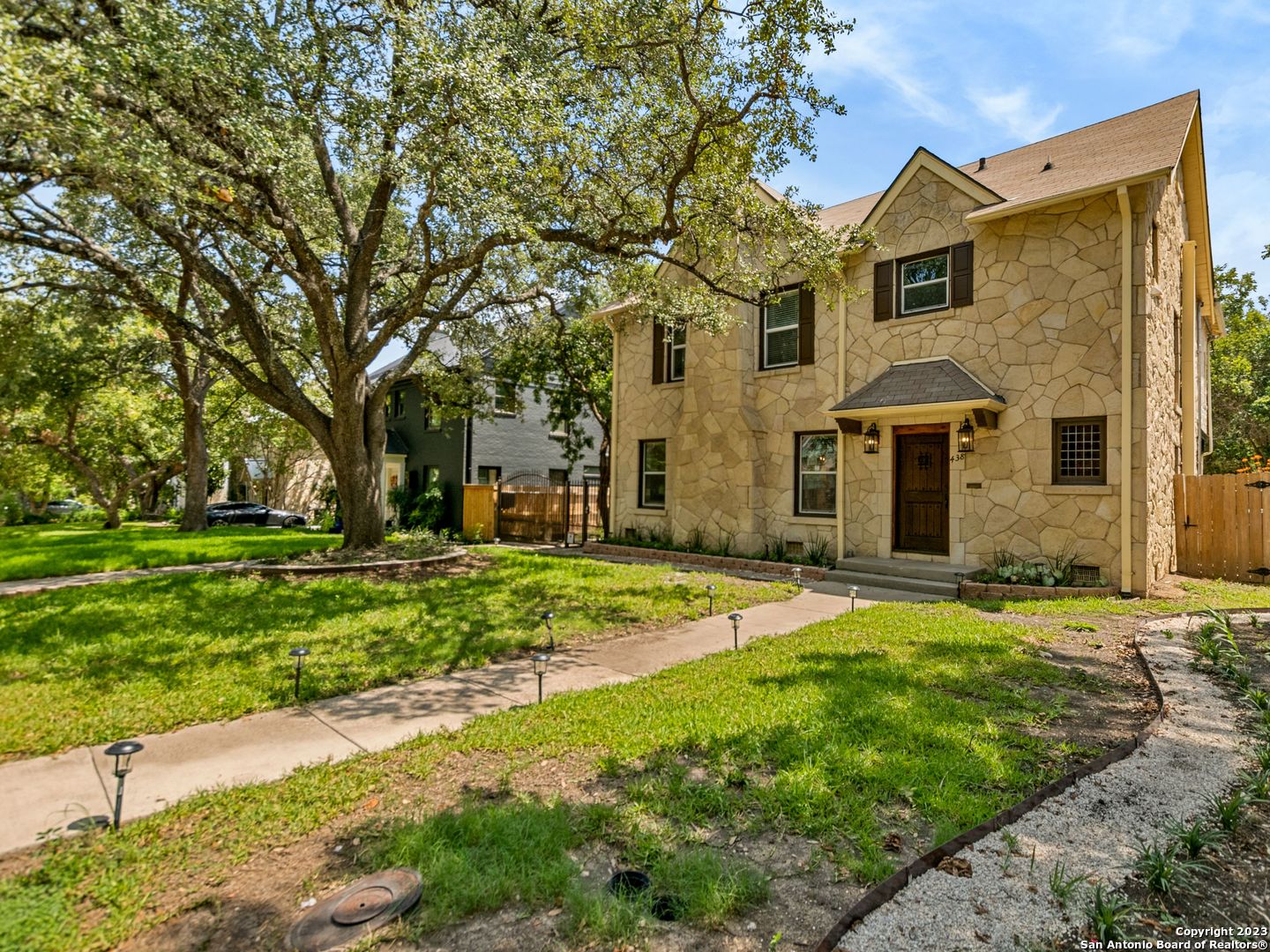 438 THELMA DR