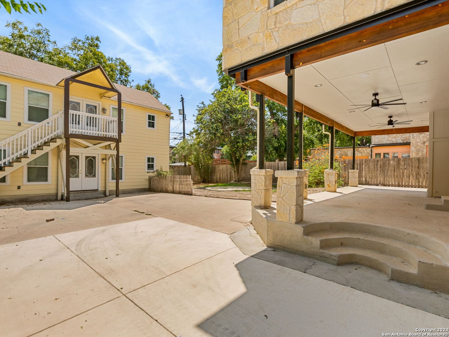 438 THELMA DR
