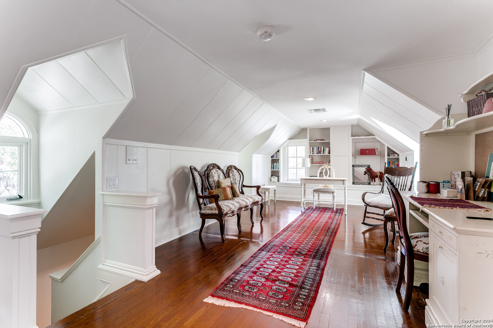 254 E SUMMIT AVE