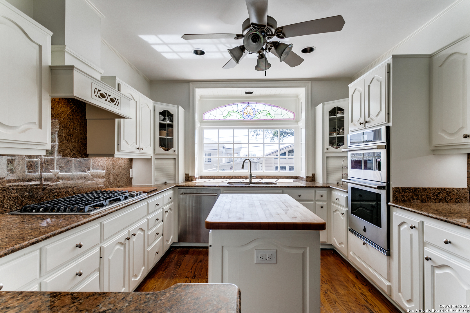 254 E SUMMIT AVE