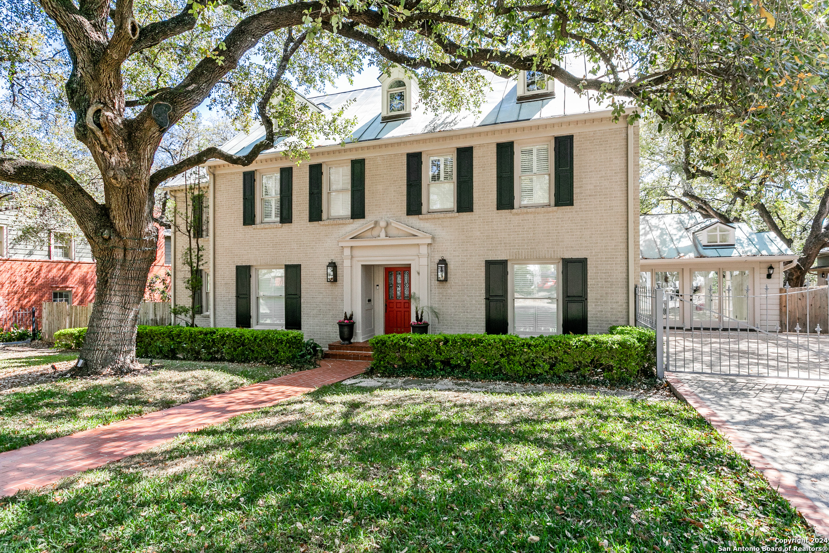 254 E SUMMIT AVE