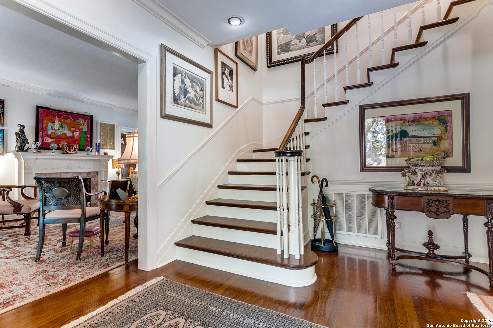 254 E SUMMIT AVE