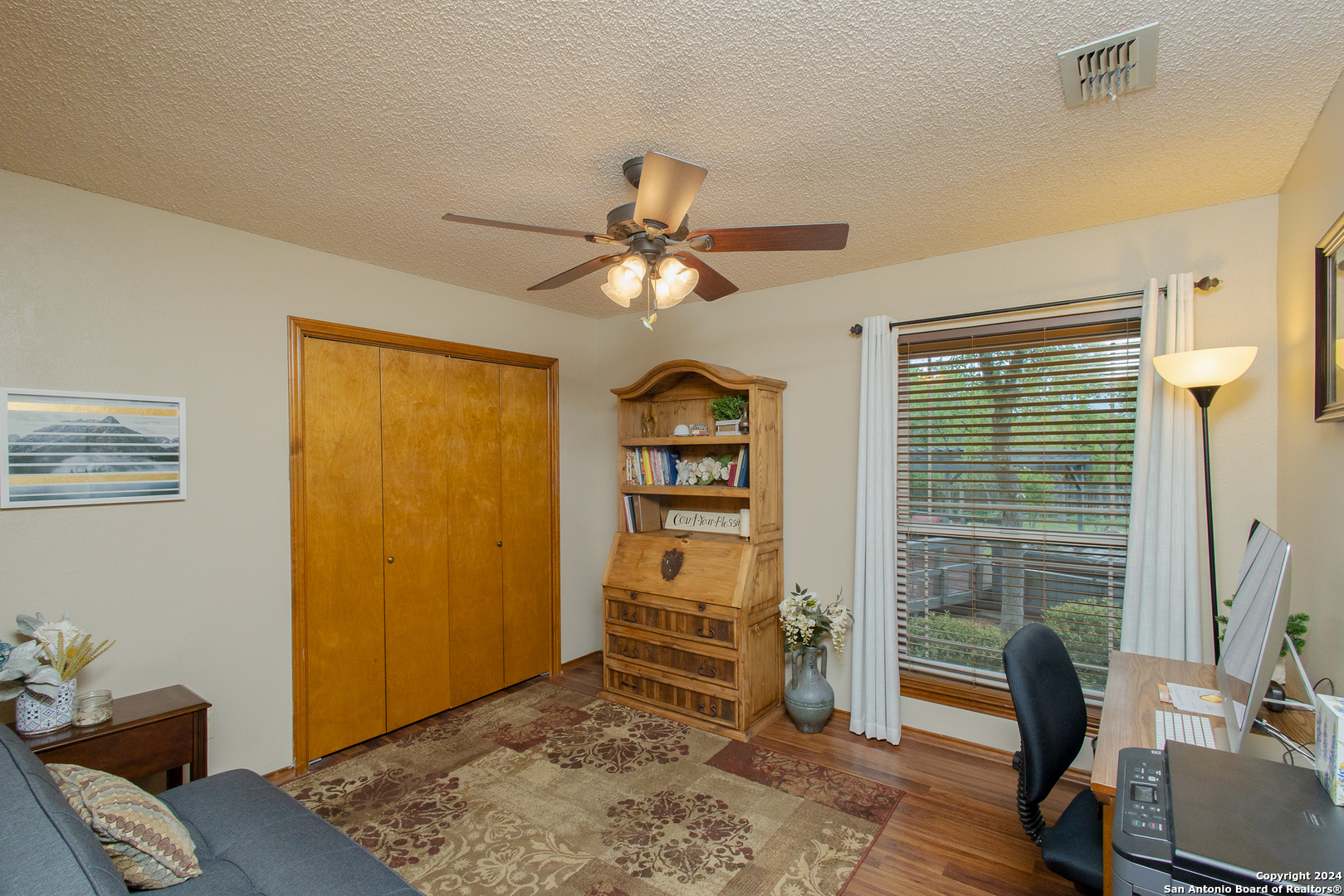 211 W Vista Ridge
