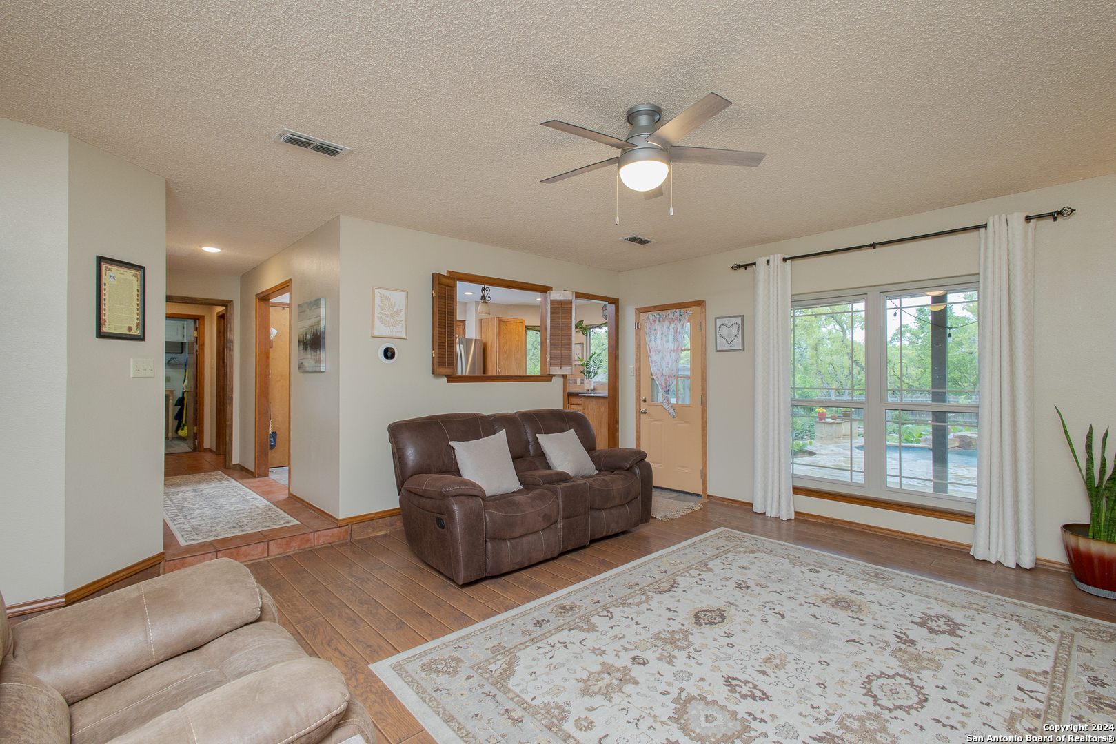 211 W Vista Ridge