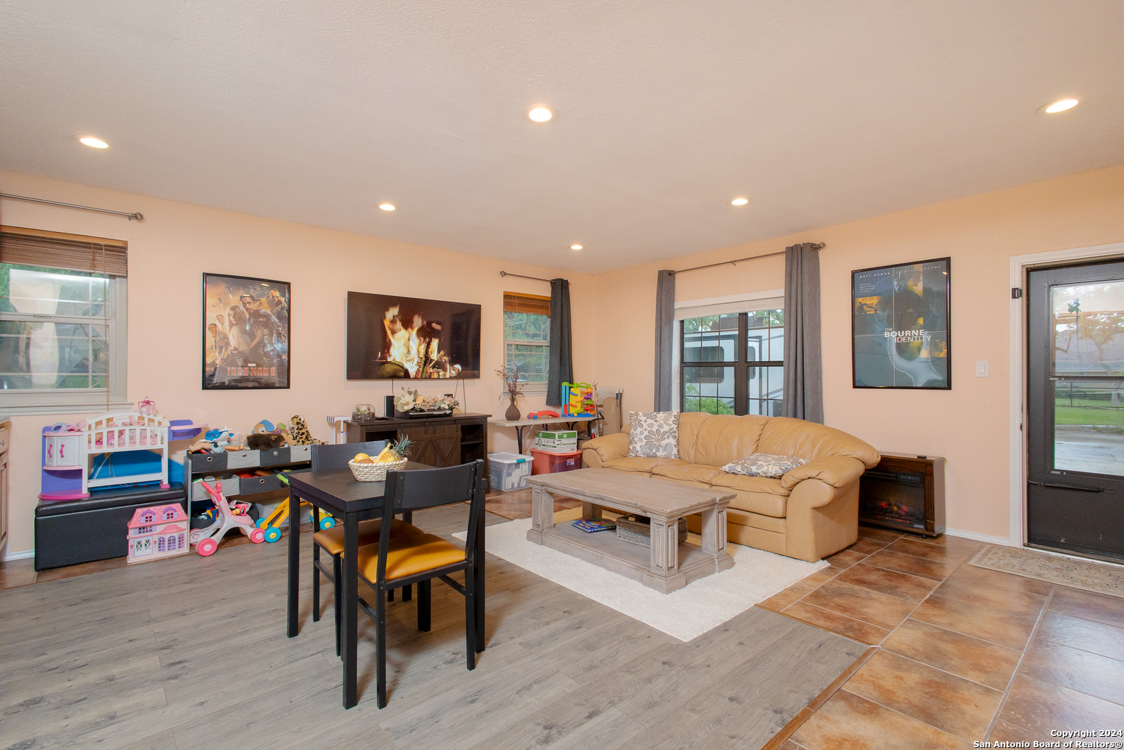 211 W Vista Ridge