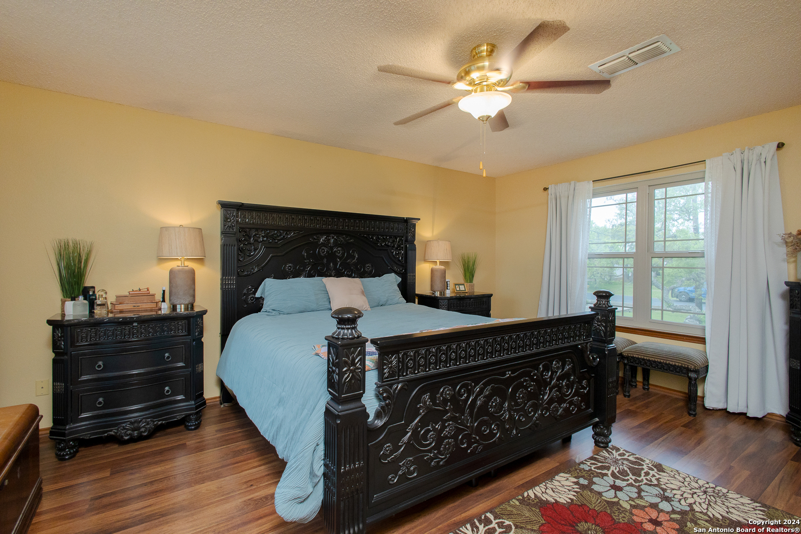 211 W Vista Ridge