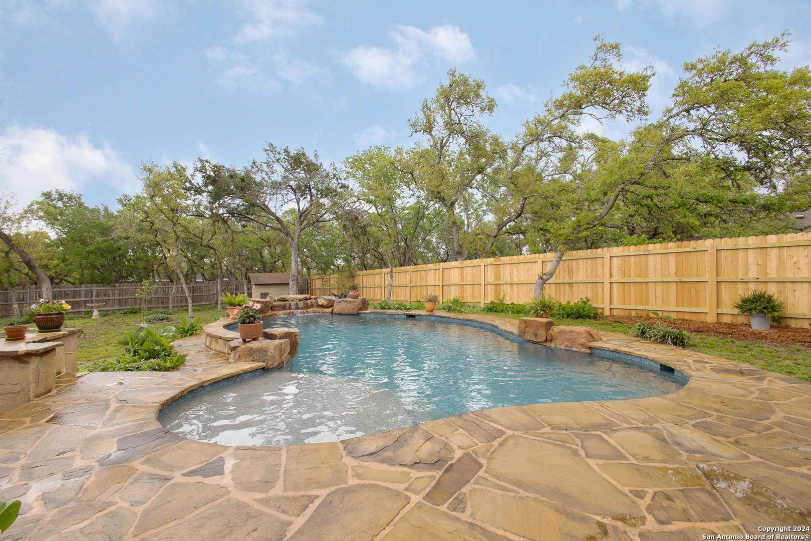 211 W Vista Ridge