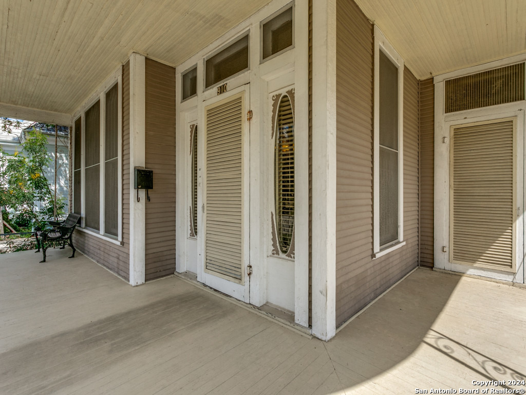 910 S MAIN AVE