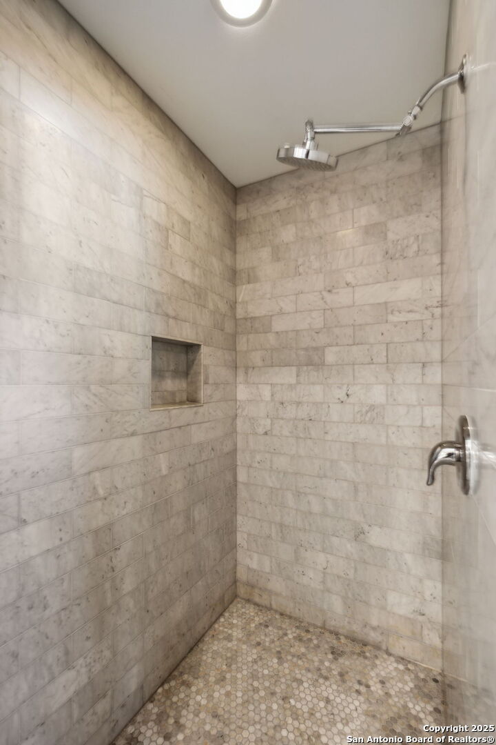 260 E Edgewood