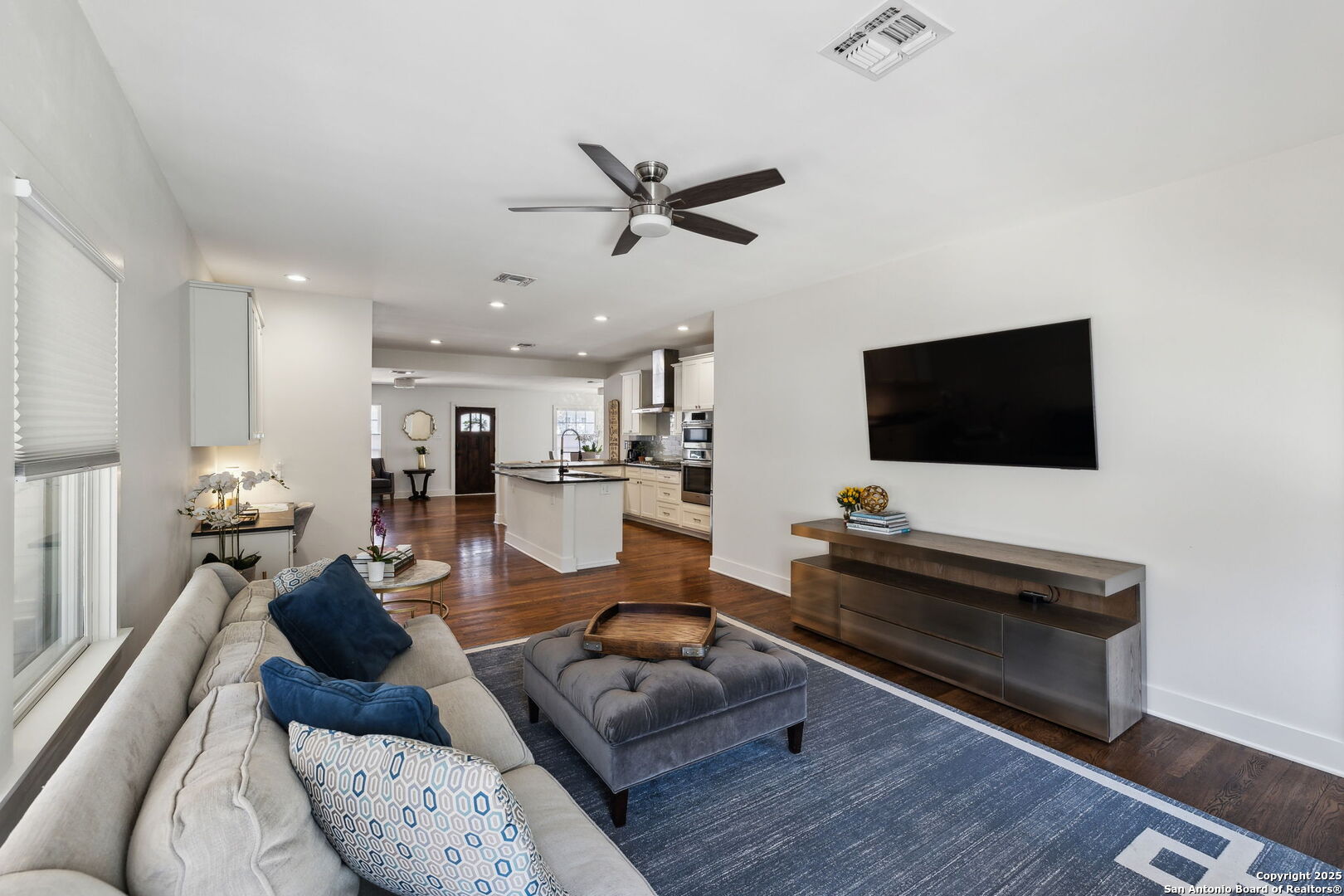 260 E Edgewood