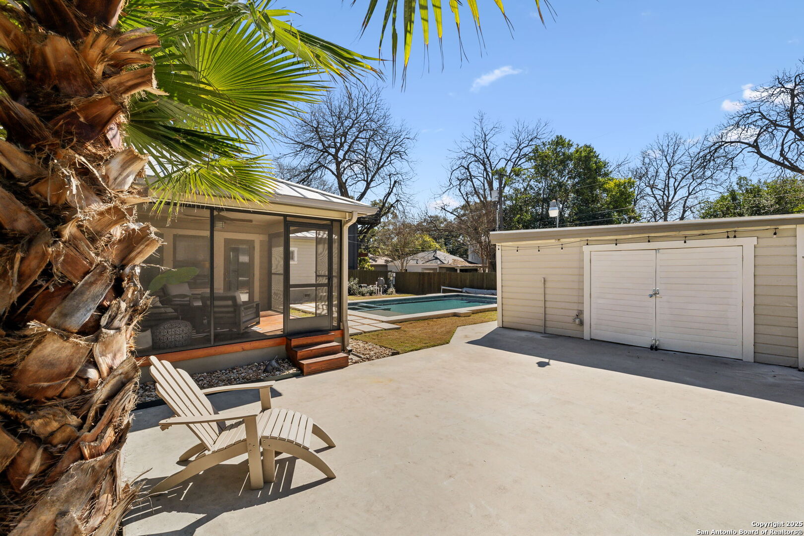 260 E Edgewood