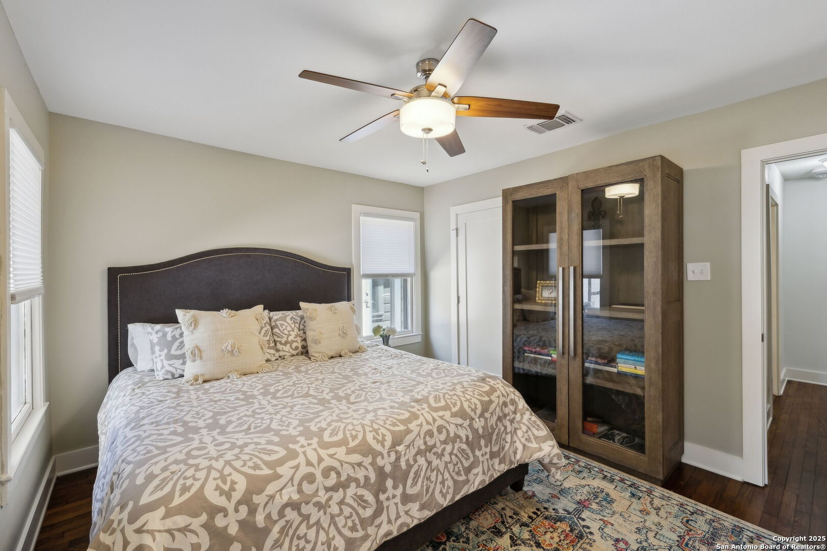 260 E Edgewood