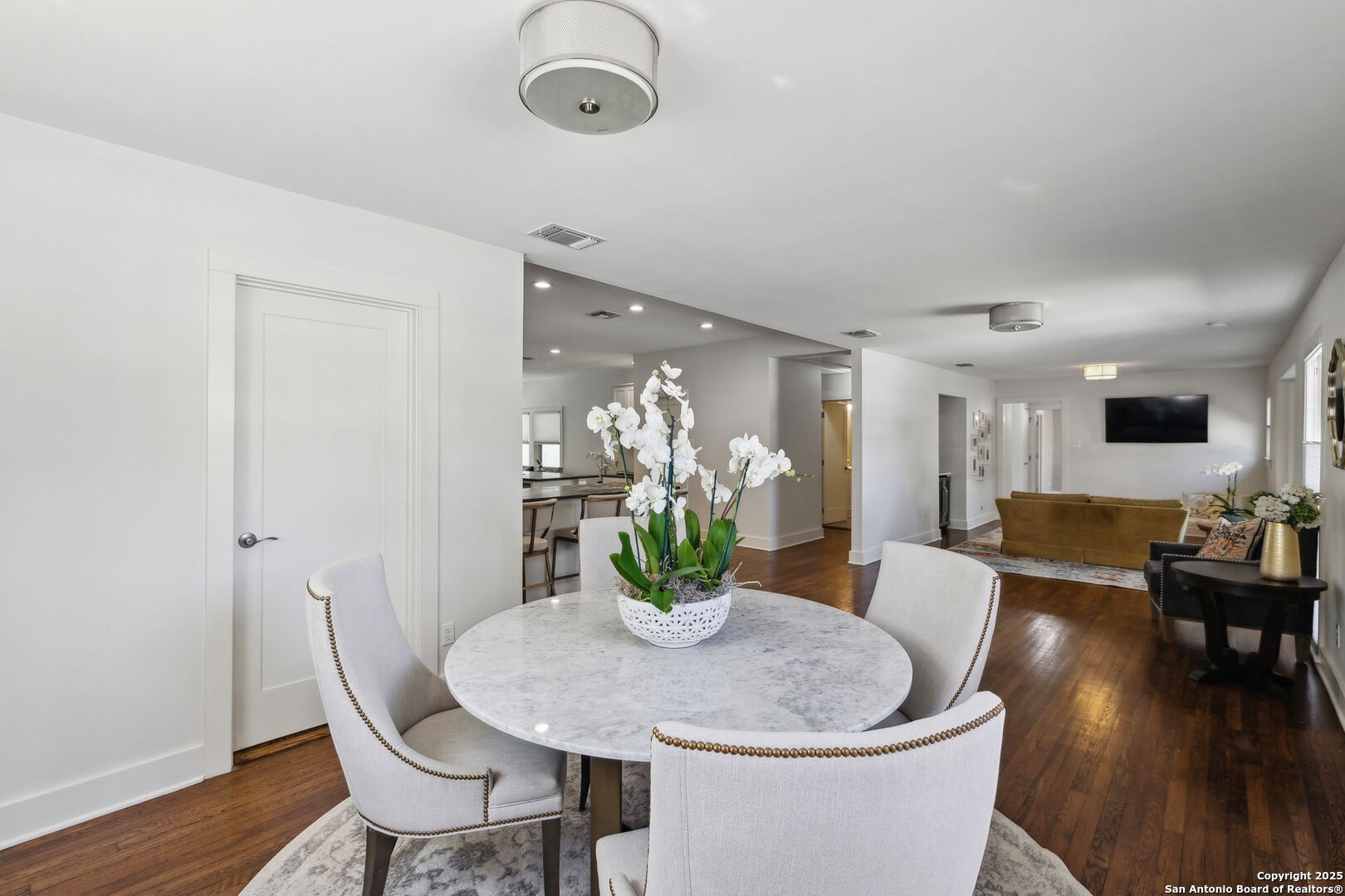 260 E Edgewood