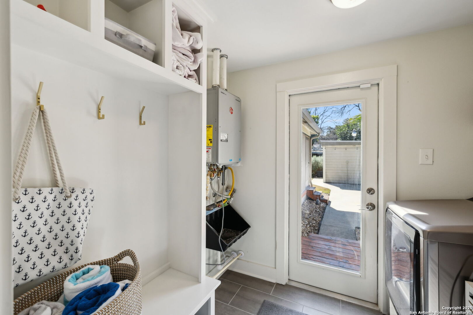 260 E Edgewood