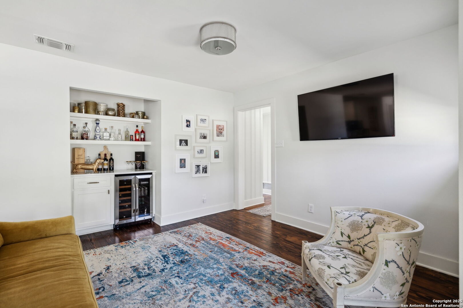 260 E Edgewood