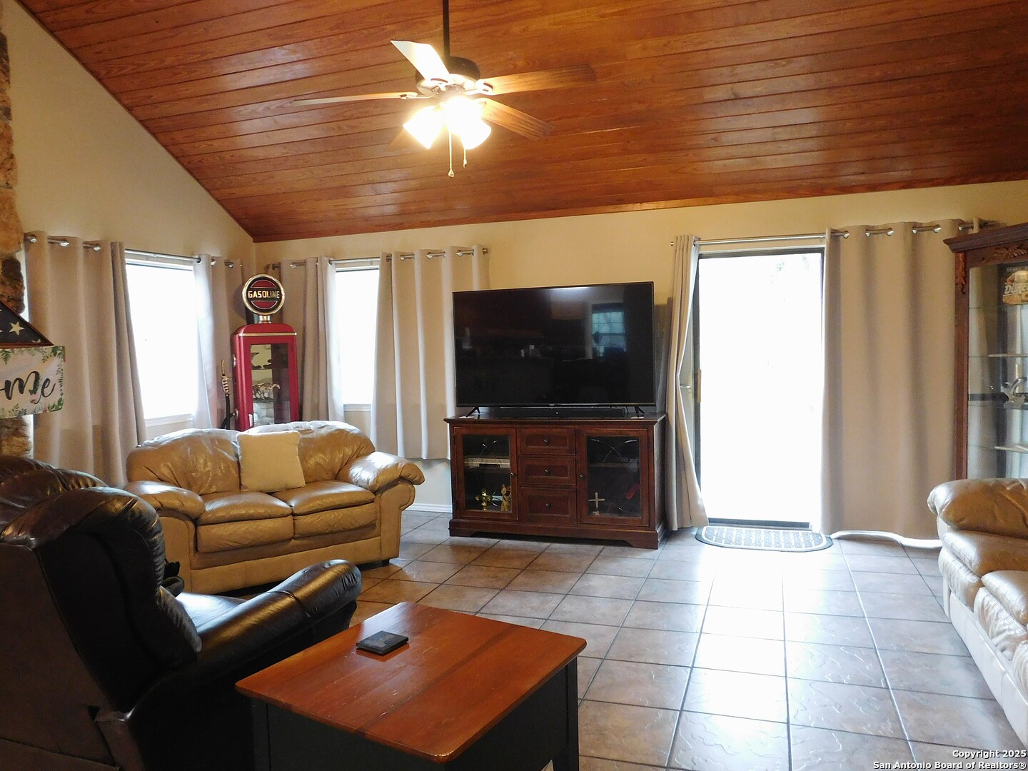 525 Cherry Ridge