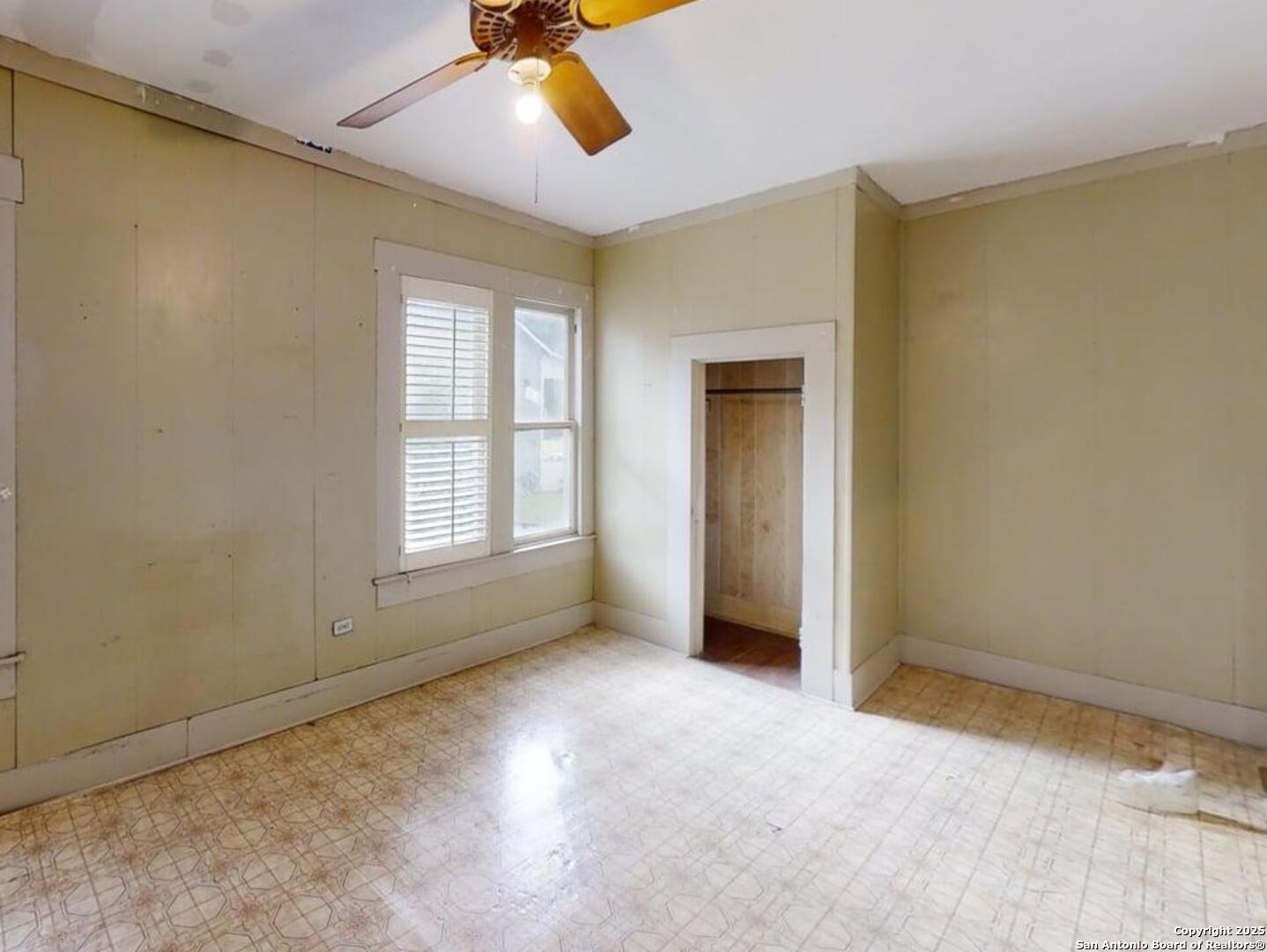 519 E Huisache