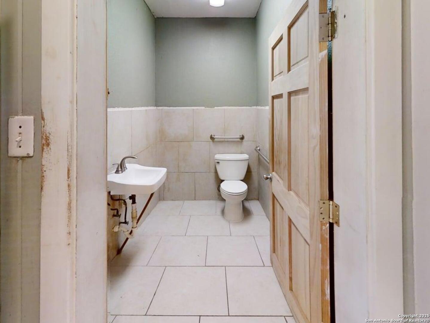 519 E Huisache