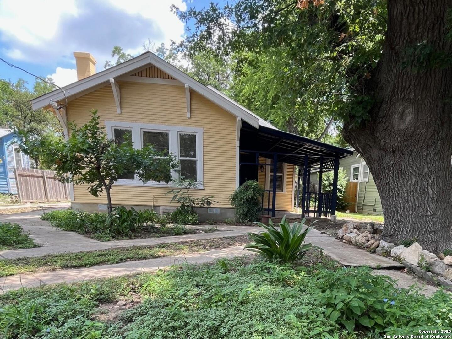 519 E Huisache