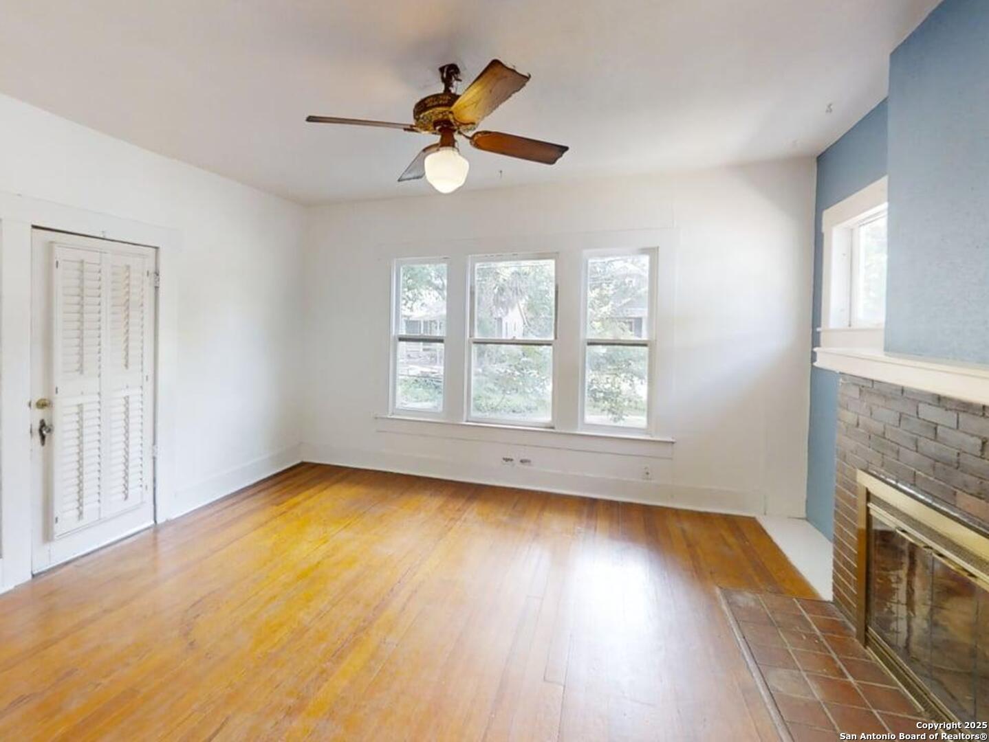 519 E Huisache