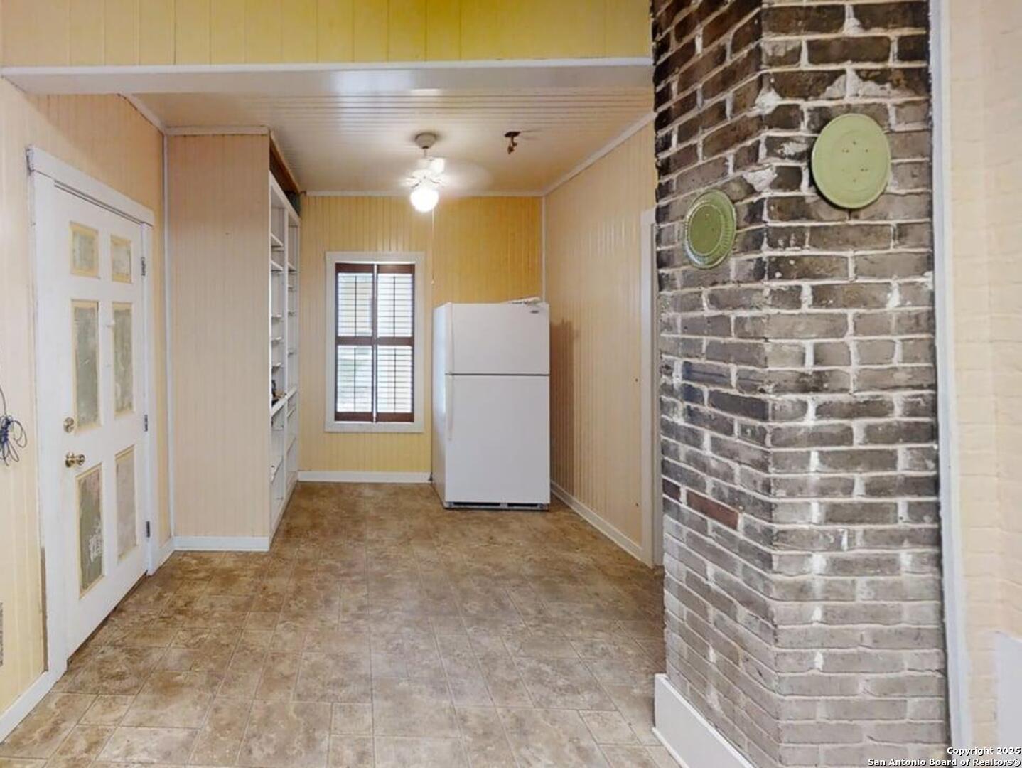 519 E Huisache