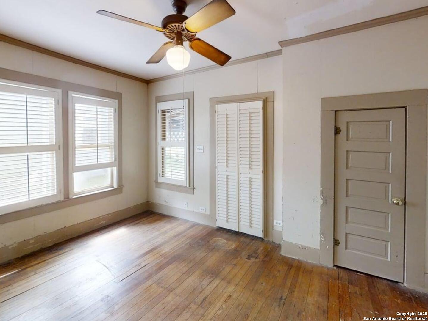 519 E Huisache
