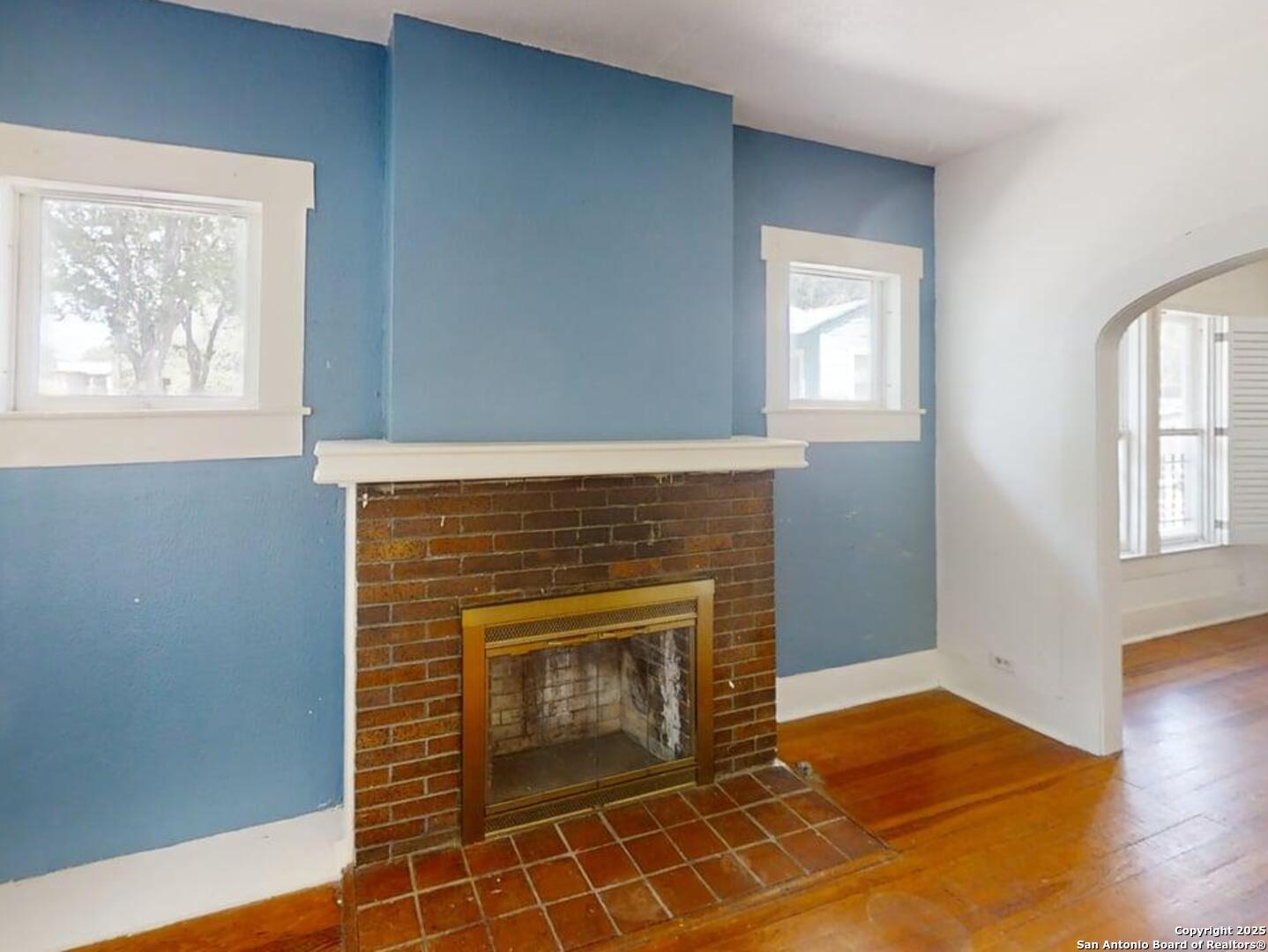 519 E Huisache