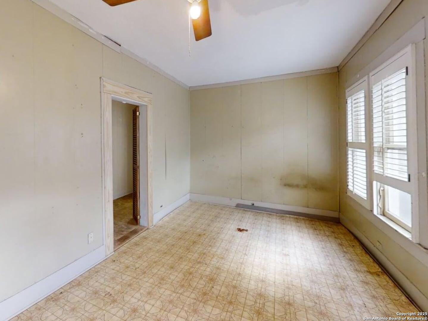 519 E Huisache