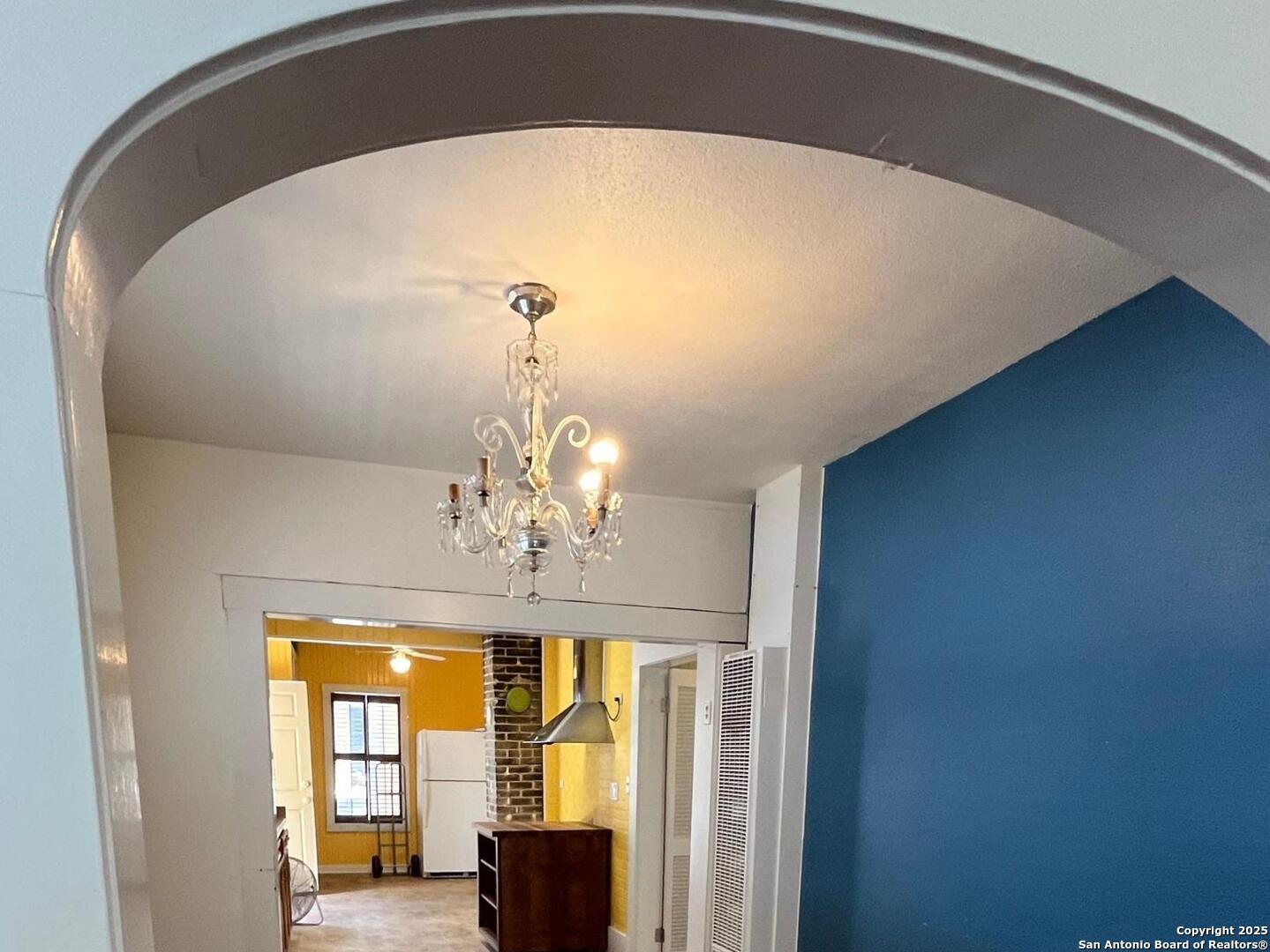 519 E Huisache