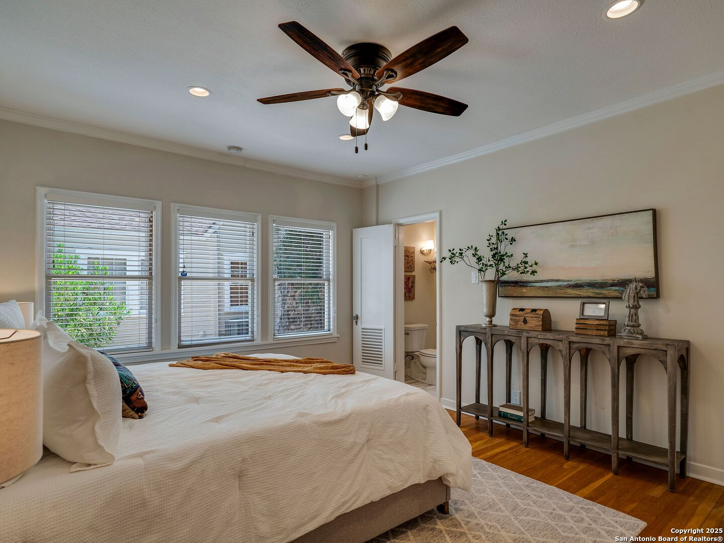 111 W Rosewood