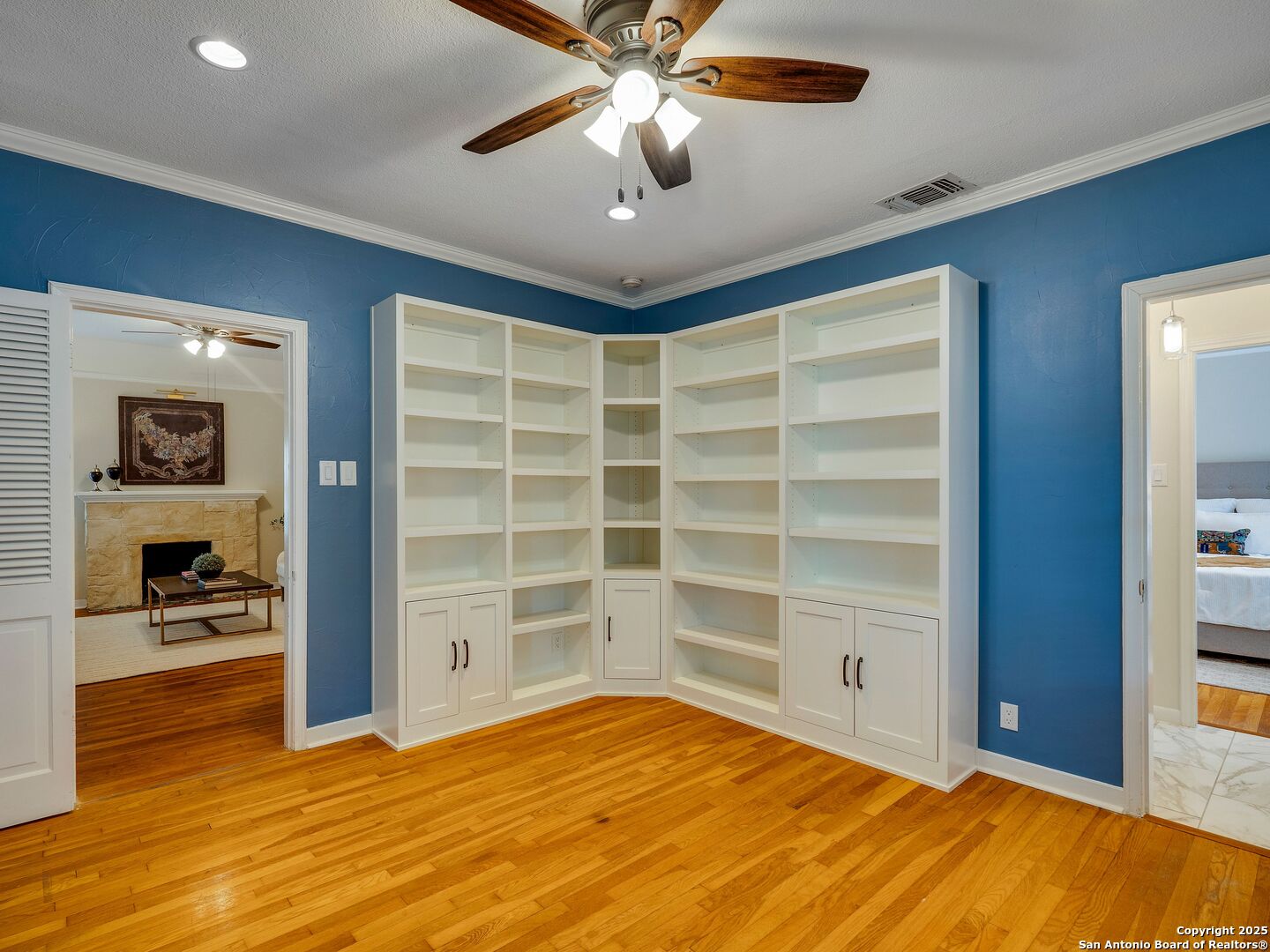 111 W Rosewood