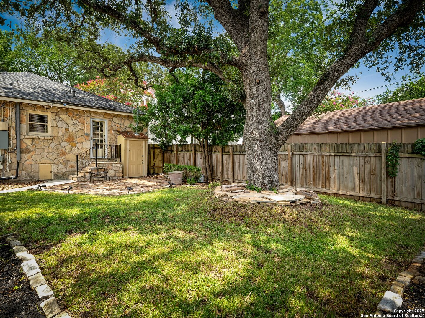 111 W Rosewood