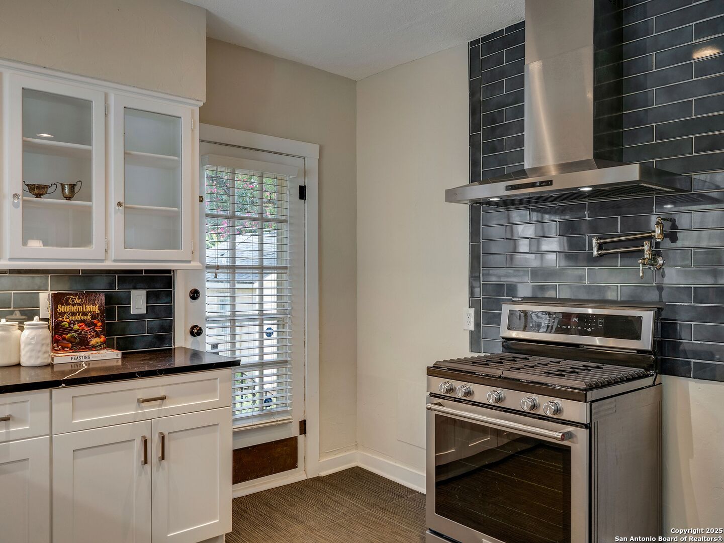 111 W Rosewood