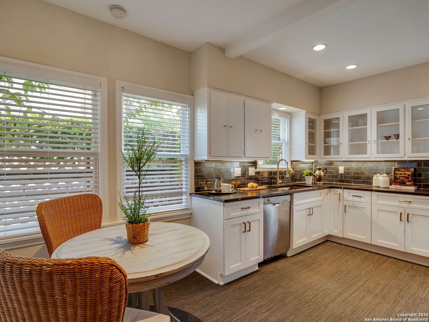 111 W Rosewood