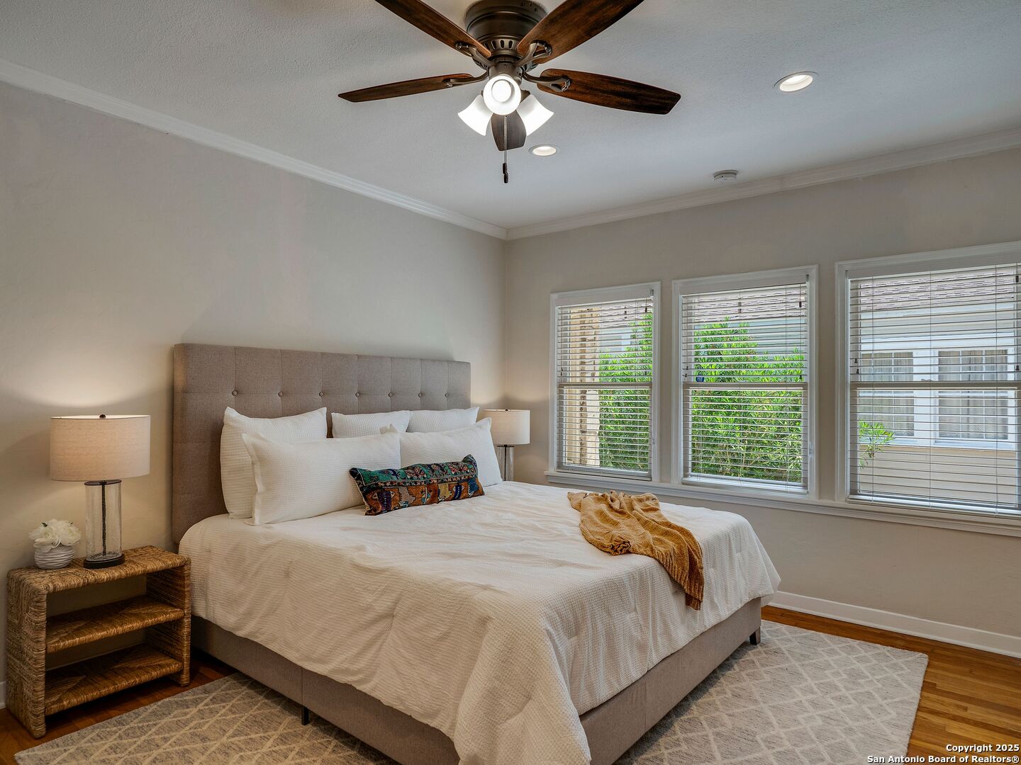 111 W Rosewood