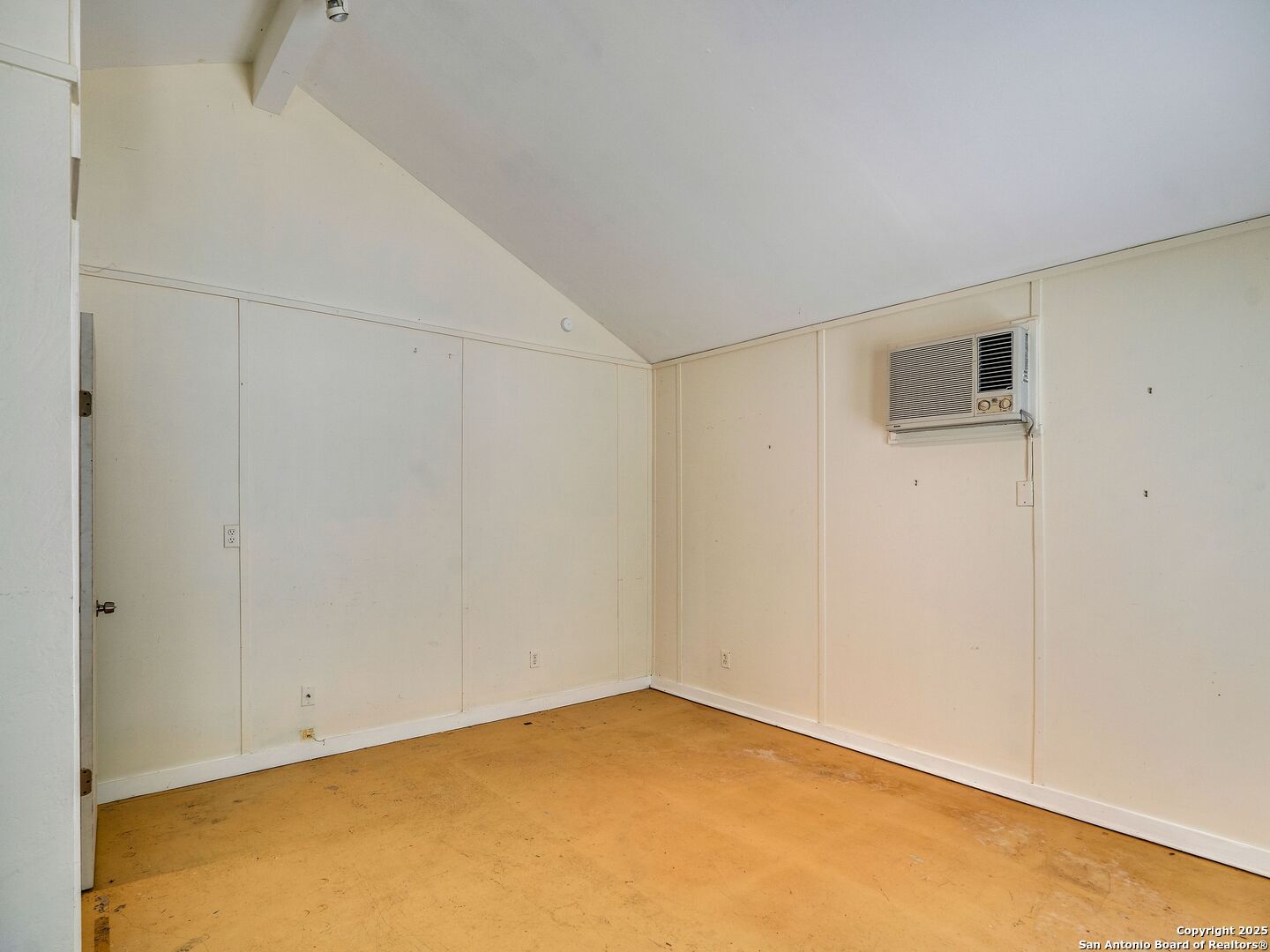 111 W Rosewood