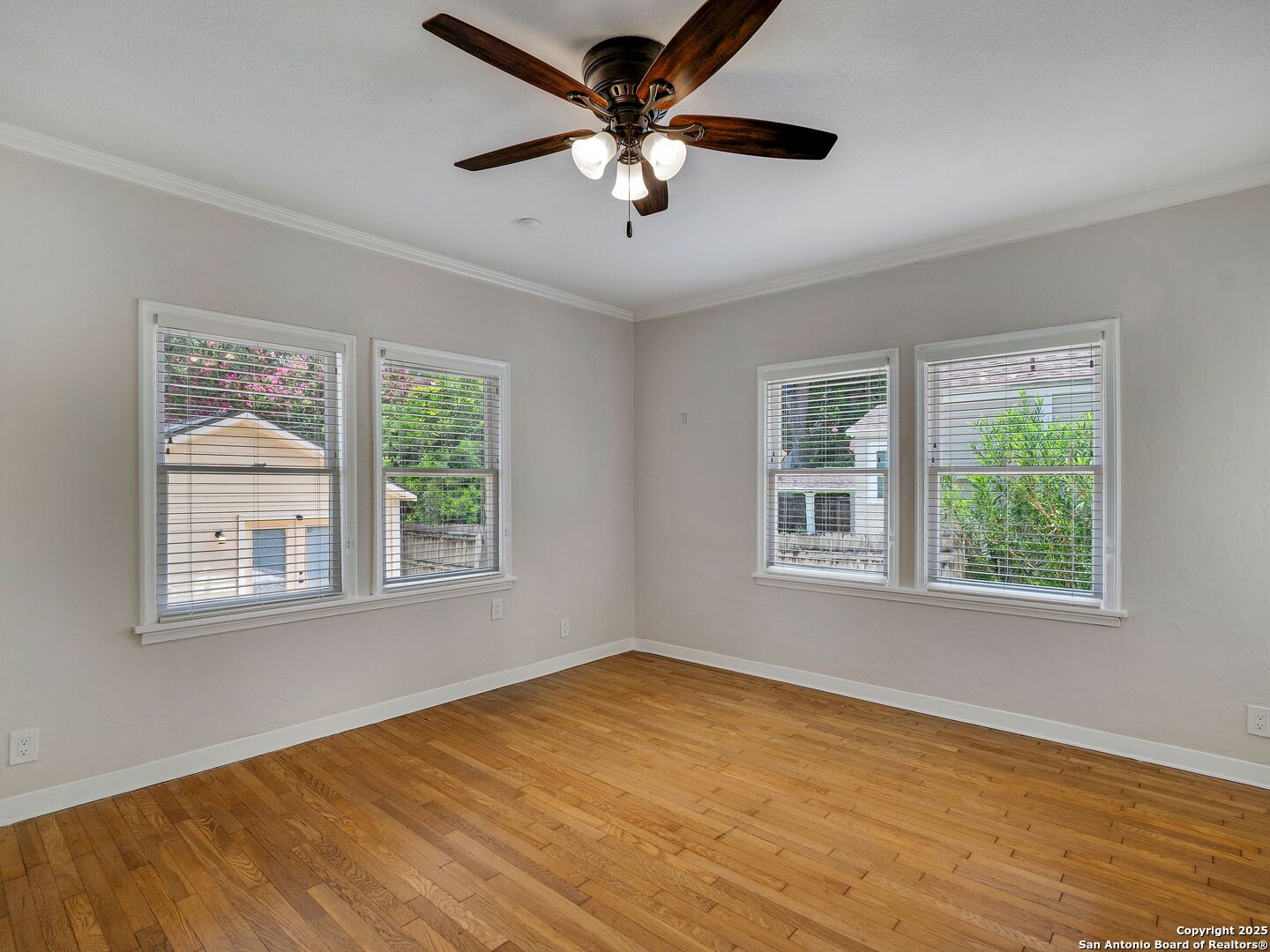111 W Rosewood