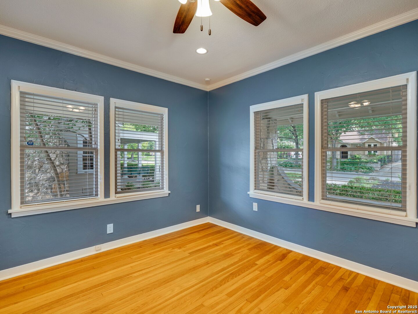 111 W Rosewood