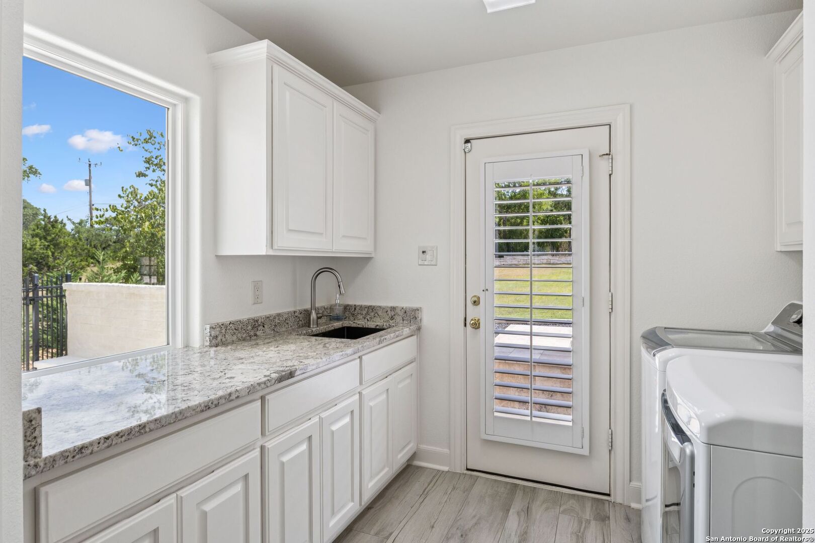 16 Highgate Dr