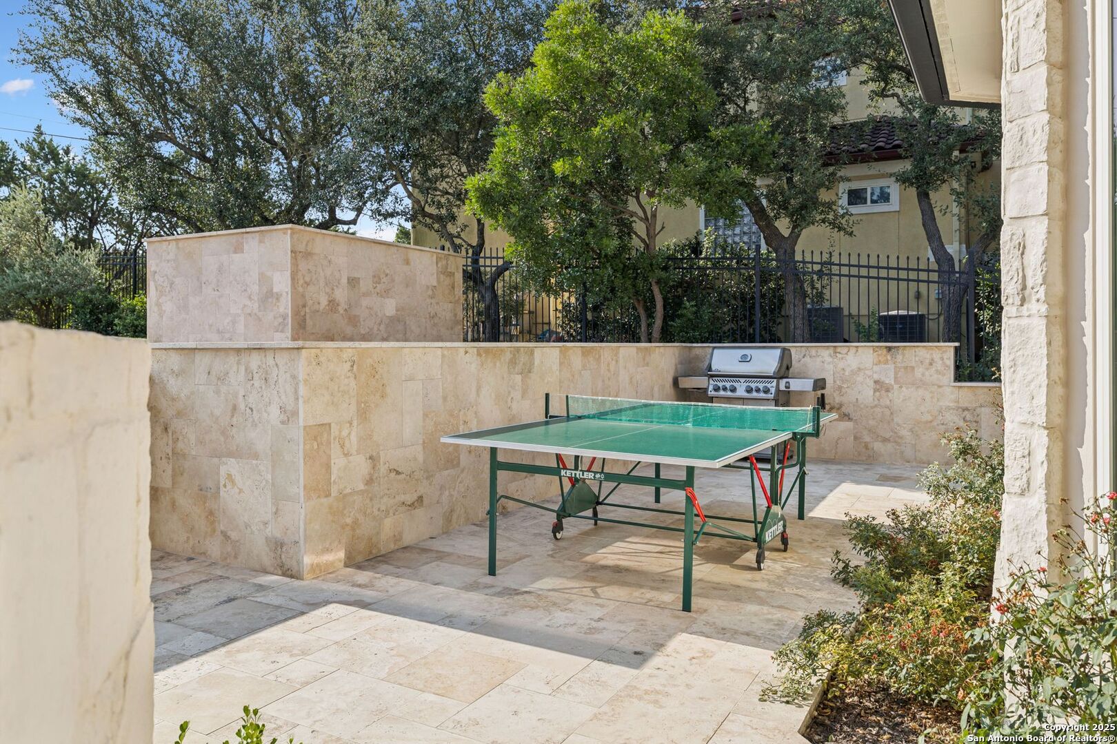 16 Highgate Dr