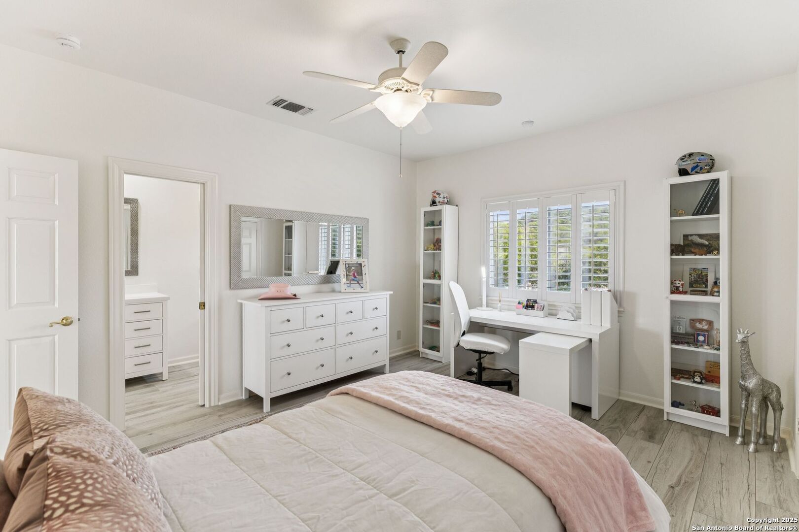 16 Highgate Dr