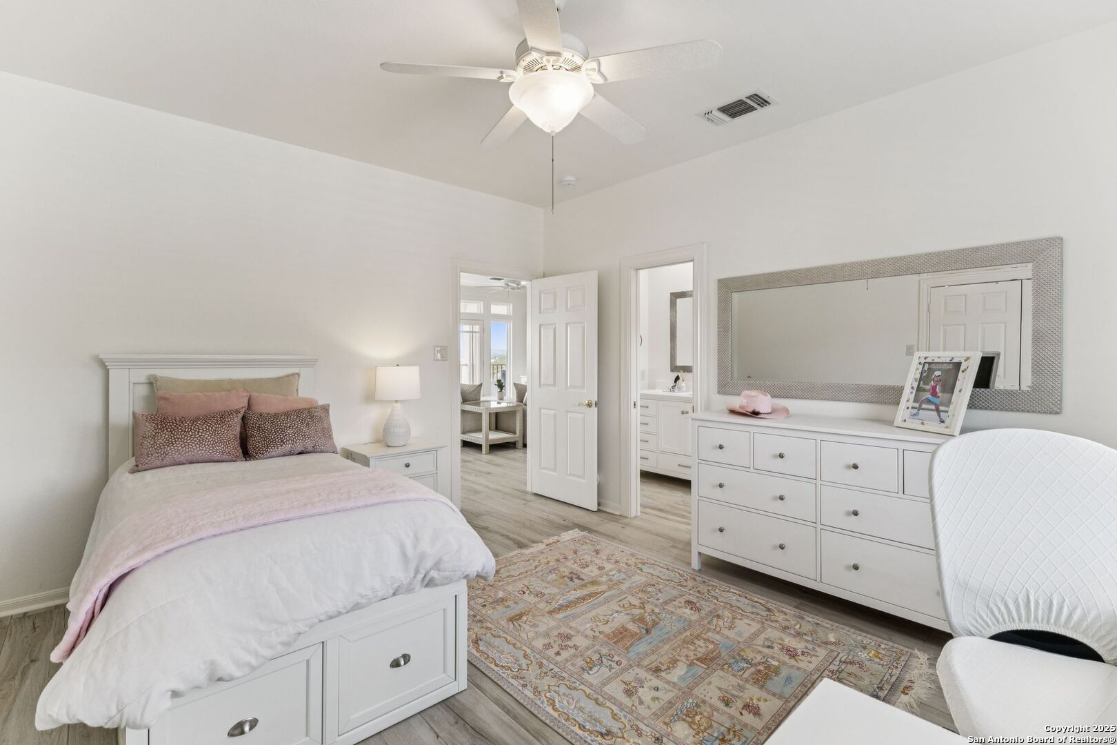 16 Highgate Dr