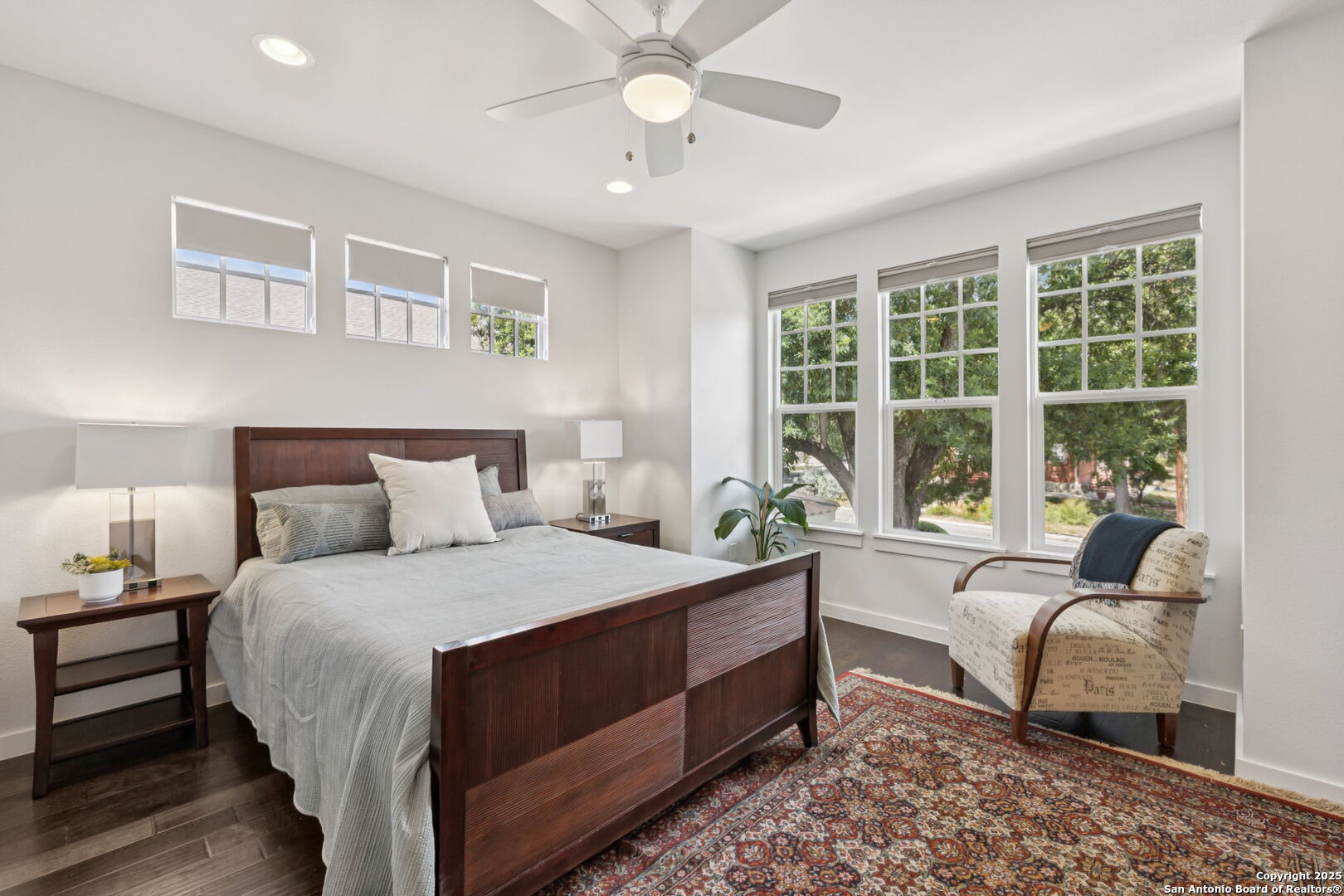 440 E Olmos Dr