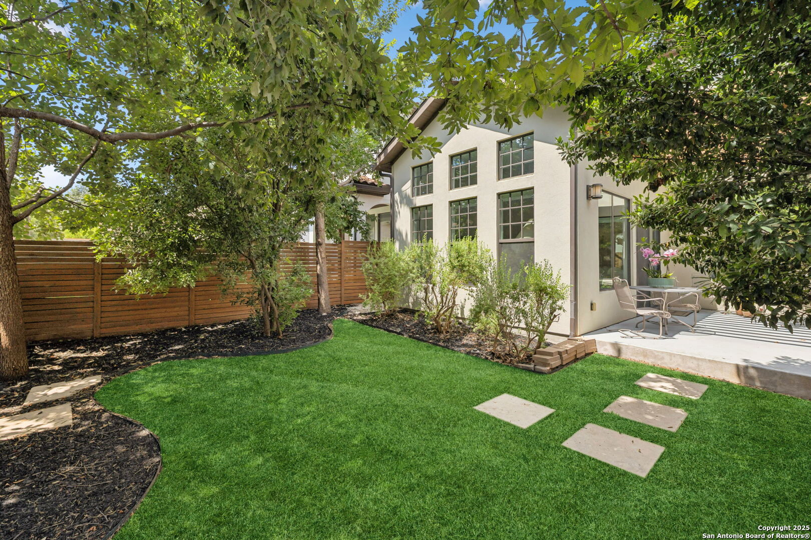 440 E Olmos Dr